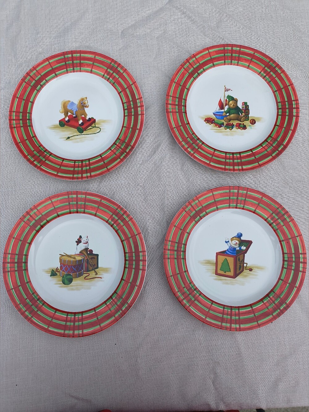 Set of 4 Sakura Christmas Morning Salad Plates
